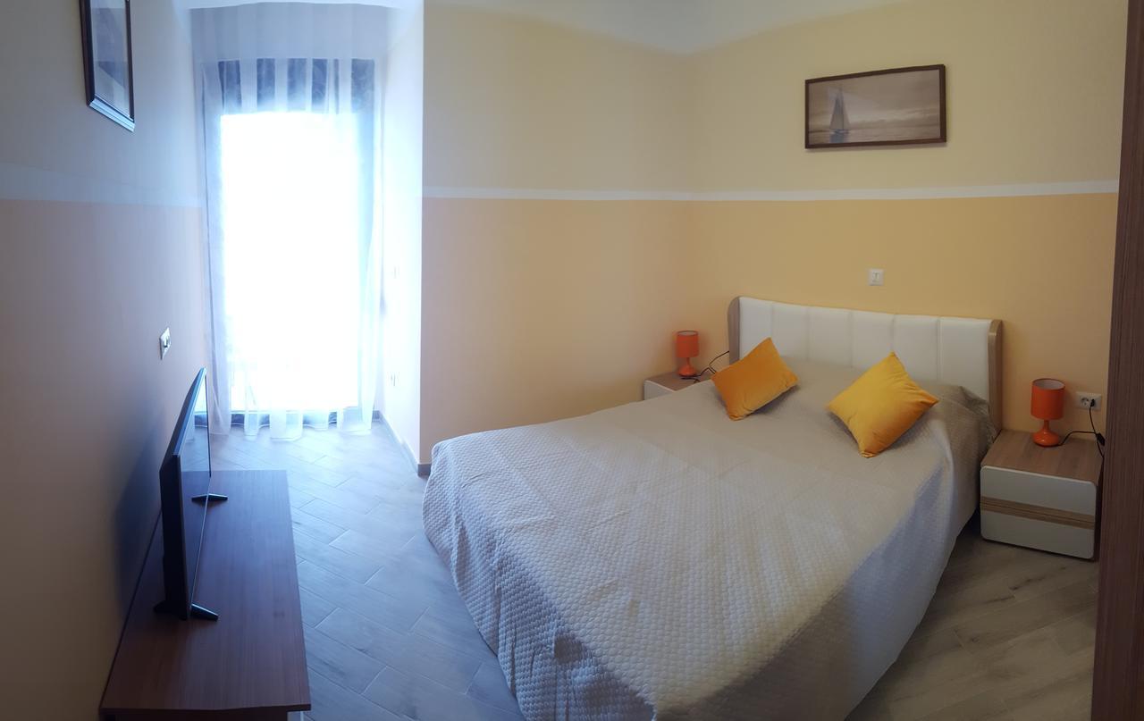 Apartment Sea Space 2 Dobra Voda Exterior photo