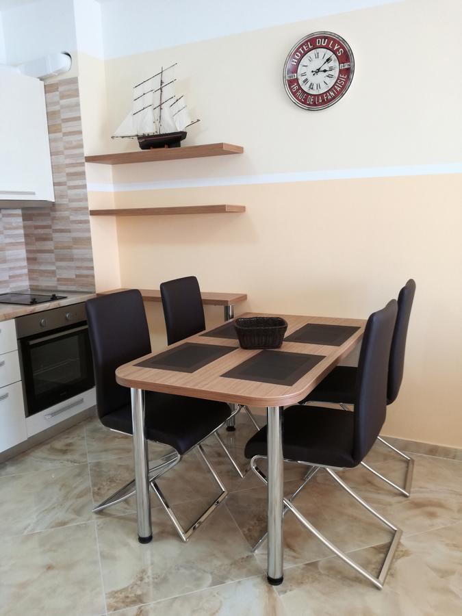 Apartment Sea Space 2 Dobra Voda Exterior photo